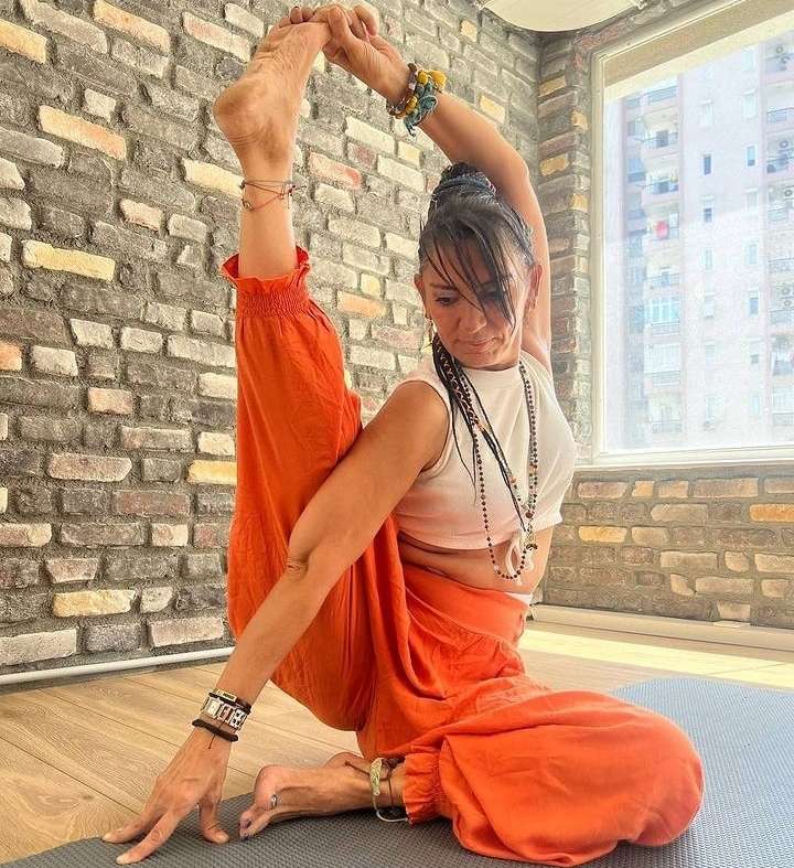 Yoga Eğitmeni Yeşim Yücedere